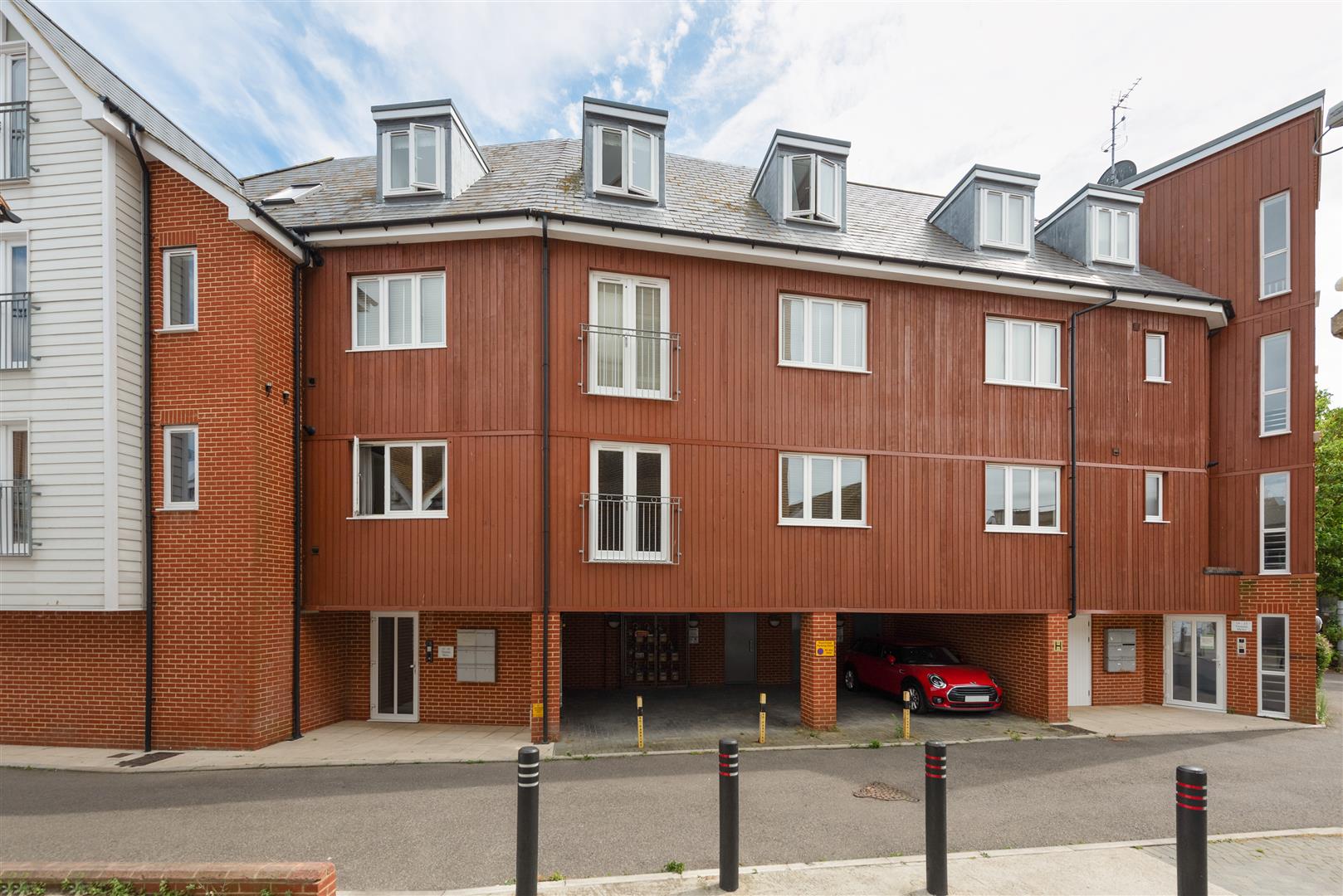 2 bedroom flat for sale